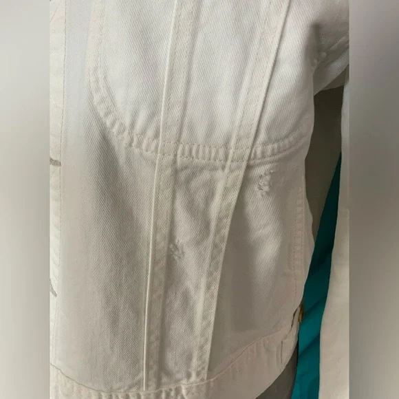 The American Eagle AE77 Women’s Classic White Distressed Denim Jacket, Size S - Picture 3 of 6